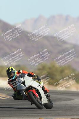 media/Oct-30-2025-Racers Edge (Thu) [[dabbdaf680]]/3-B Group/Session 2 (Turn 14)/